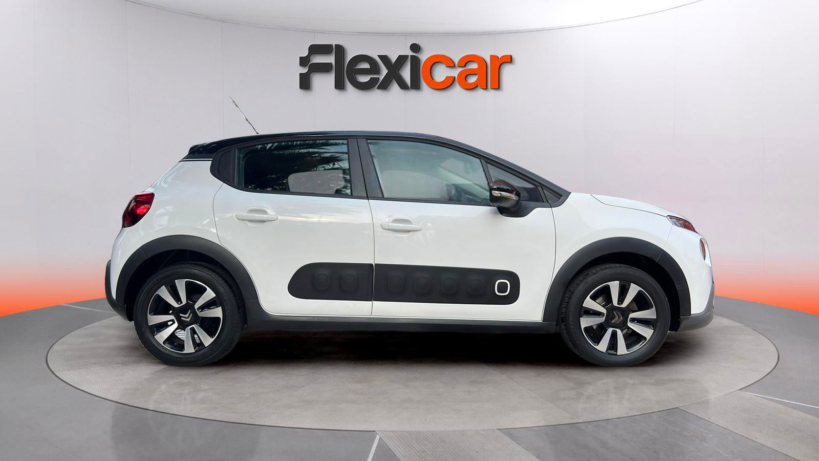https://cdn-flexicar.caraffinity.it/public_appraisal_images_pro/images/stock/167501/m1JlwlM2JH__WhatsApp Image 2025-07-13 at 11.33.32.jpeg